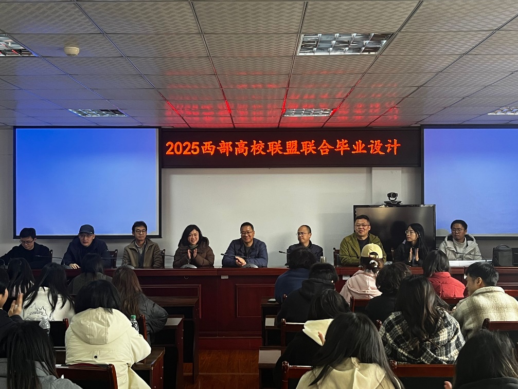 许多人在餐厅里AI 生成的内容可能不正确。